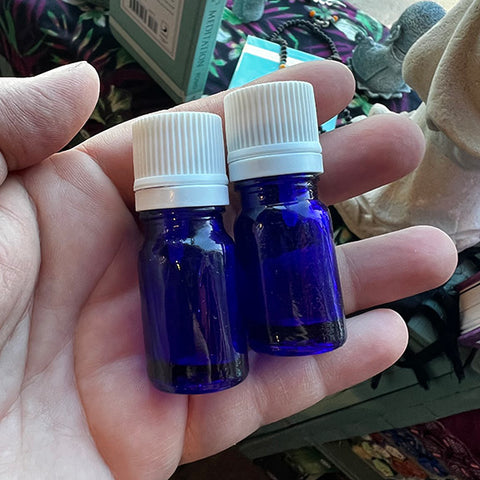 Bottle cobalt blue 5ml with white cap (1 bottle)