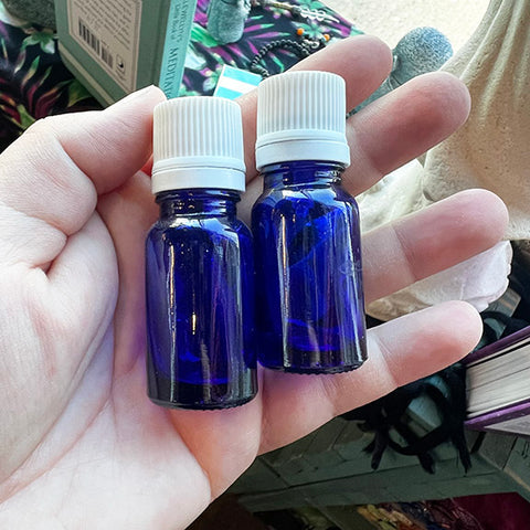 Bottle cobalt blue 10ml with white cap (1 bottle)