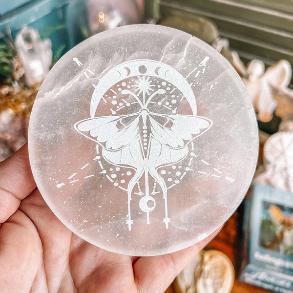 Selenite charging plate 10cm - luna moth