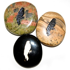 Totem Falcon birthstone (1 assorted stone)