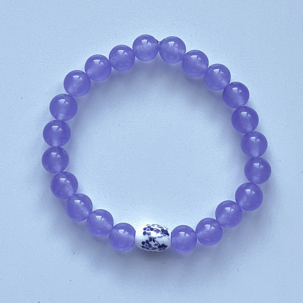 Bracelet 8mm lavender jade (dyed) with ceramic bead