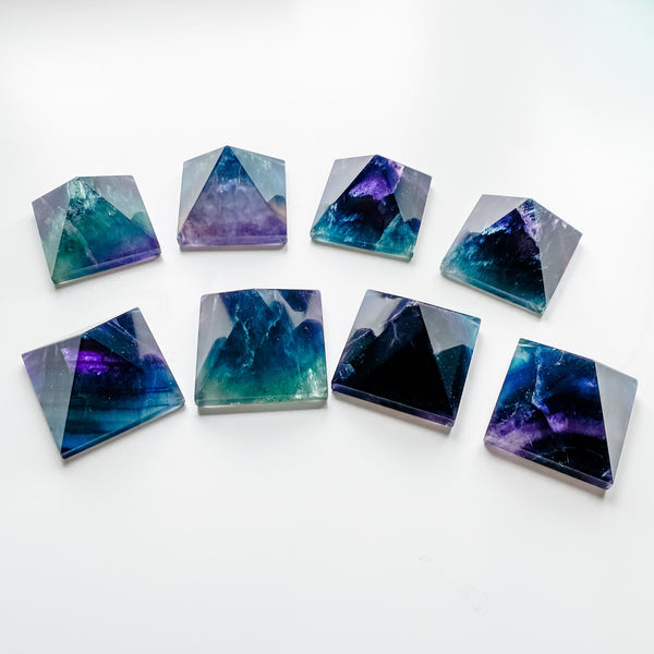 Fluorite pyramid 40-44mm