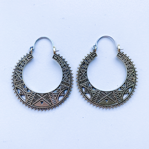 Boucles d'oreilles en laiton design géométrique (le cintre est en argent sterling)