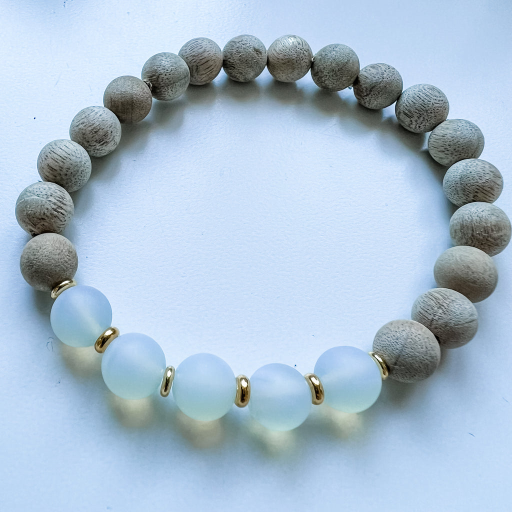 Bracelet 8mm matte opalite with silkwood