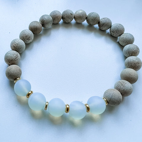 Bracelet 8mm matte opalite with silkwood