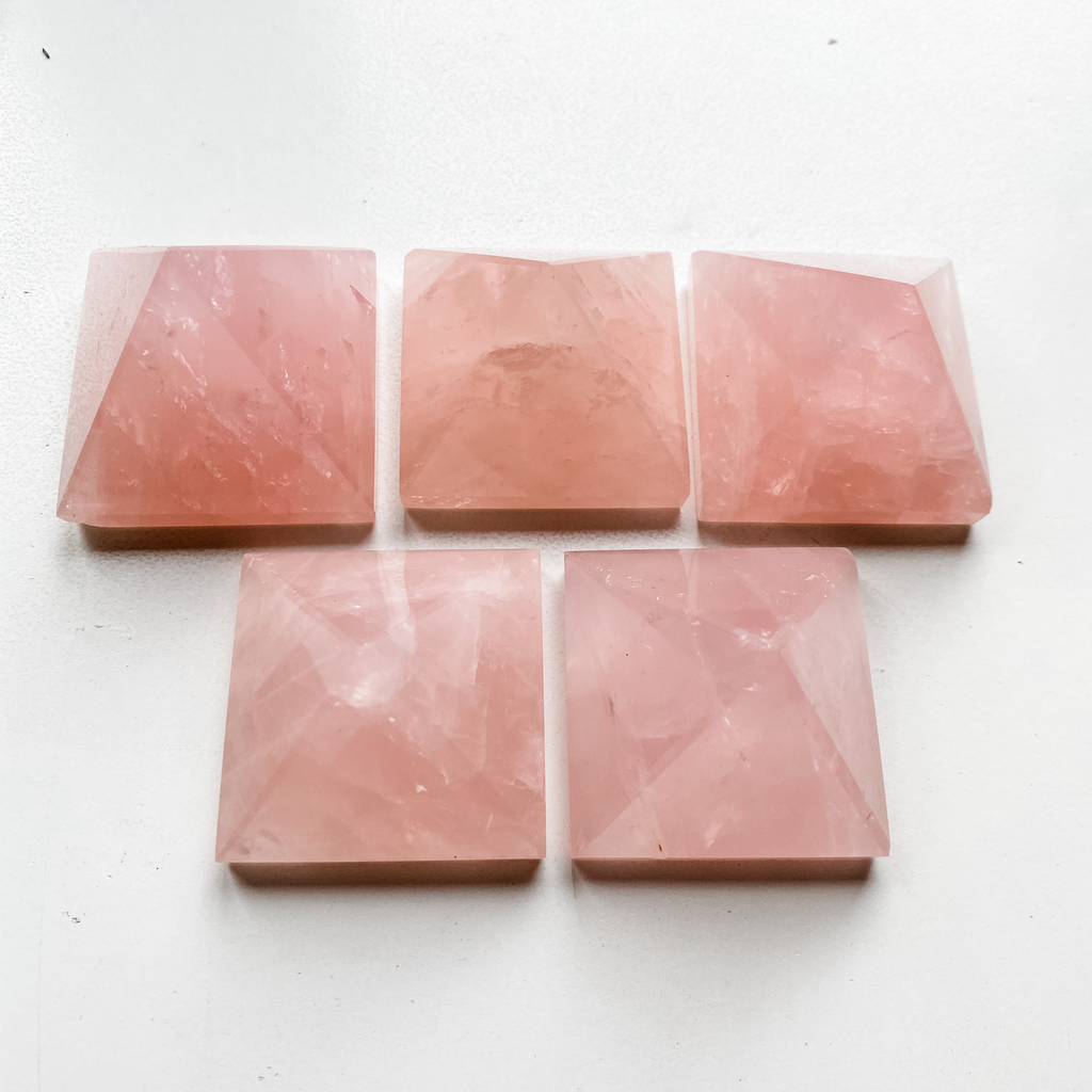 Rose quartz pyramid 40 - 45mm