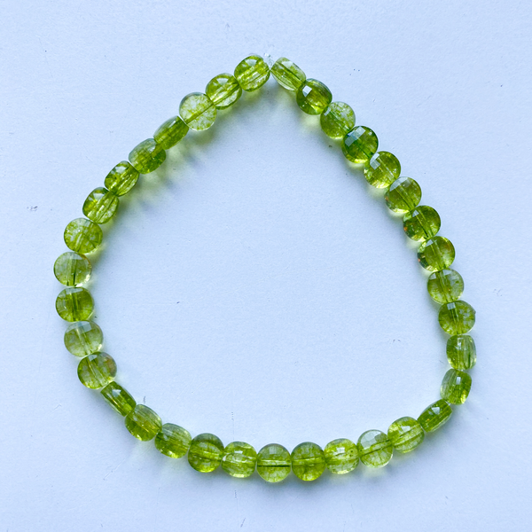 Bracelet 6mm peridot flat bead